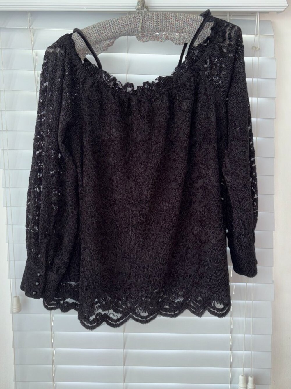 ERI AND ALI - ANTHROPOLOGIE - LACE - OFF THE SHOULDER TOP - BLACK